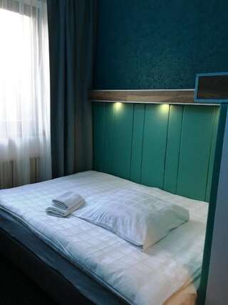 Мотели A&P Motel Миколув Двухместный номер с 1 кроватью и собственной ванной комнатой-11