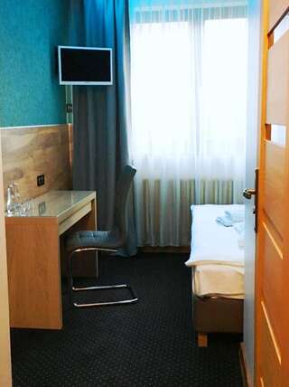 Мотели A&P Motel Миколув Двухместный номер с 1 кроватью и собственной ванной комнатой-1